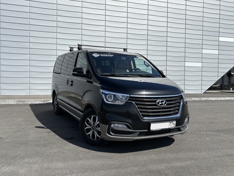 Hyundai H-1 (9 Seater)