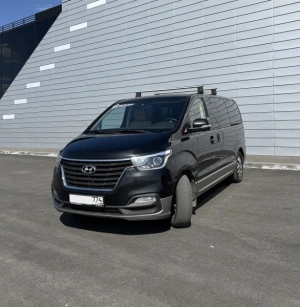 Hyundai H-1 (9 Seater)